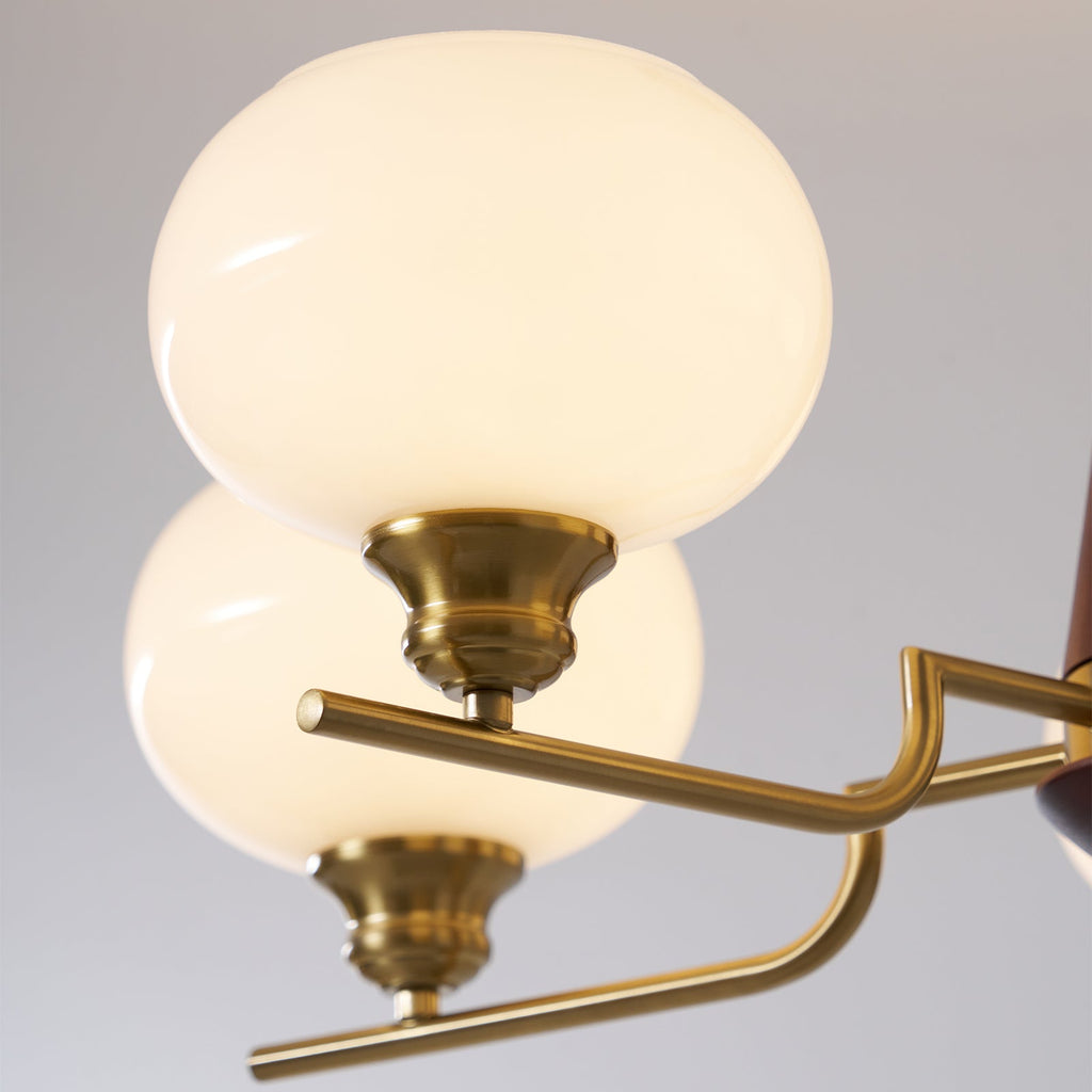 Candeeiro de teto Lustra de 3 luzes — globos de vidro fosco, detalhes em nogueira, 60cm de diâmetro