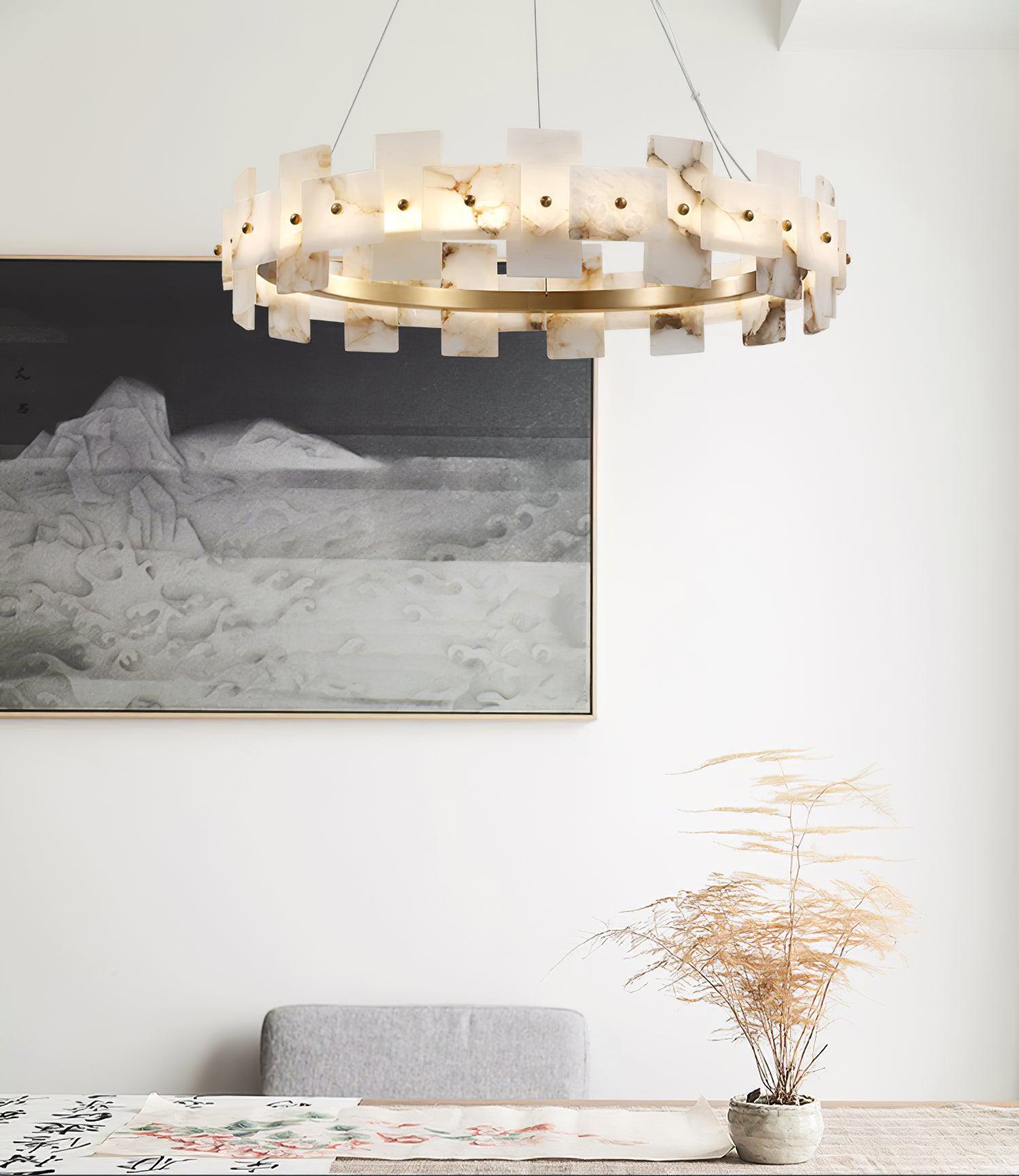 Alabasterfarget halolampe – integrert LED-ringbelysning