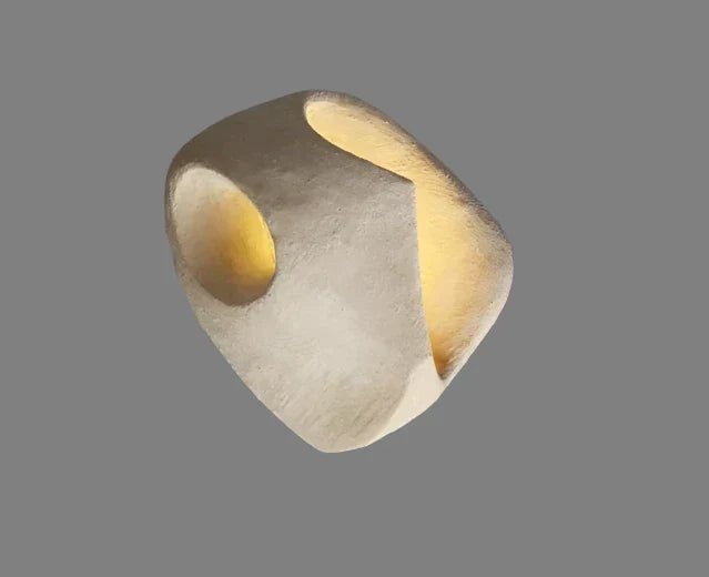 Tavrena Skulpturale Harz-Wandlampe im Art-Deco-Finish