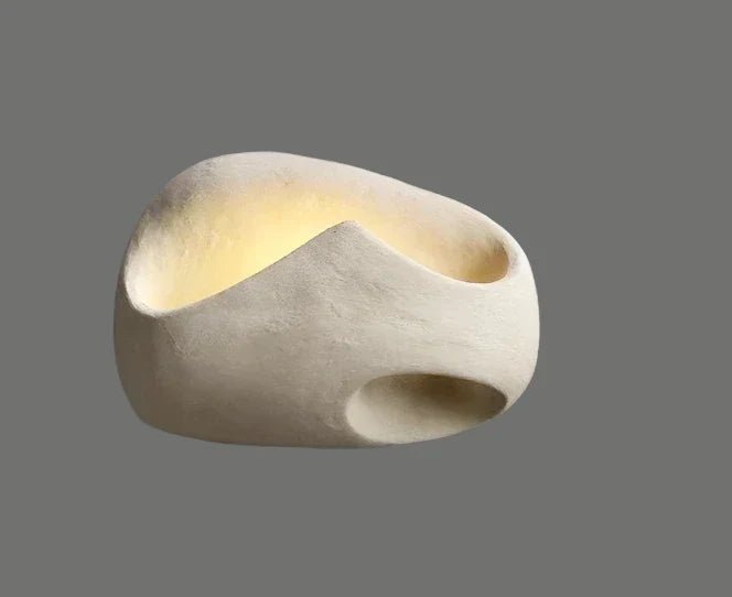 Tavrena Skulpturale Harz-Wandlampe im Art-Deco-Finish