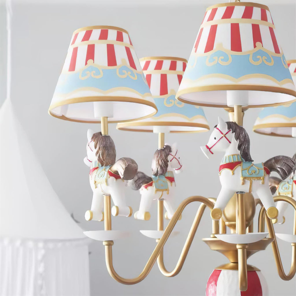 Lustre carrousel Delfio — Disposition à 5 ampoules, diamètre de 67cm, hauteur réglable