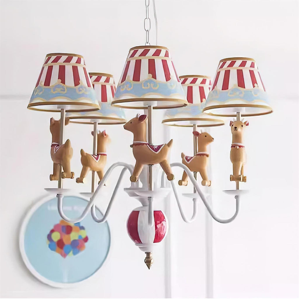 Lustre carrousel Delfio — Disposition à 5 ampoules, diamètre de 67cm, hauteur réglable