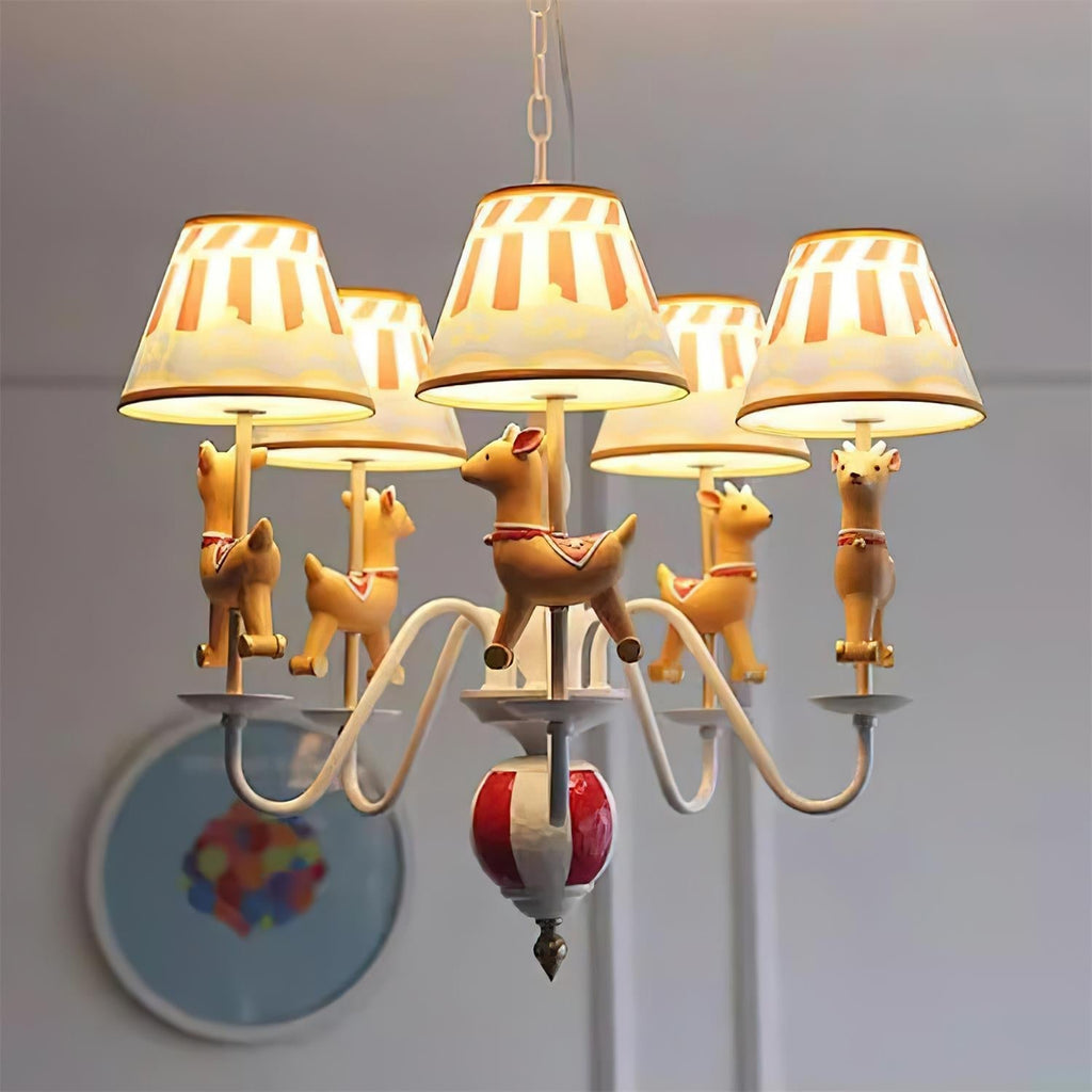 Lustre carrousel Delfio — Disposition à 5 ampoules, diamètre de 67cm, hauteur réglable
