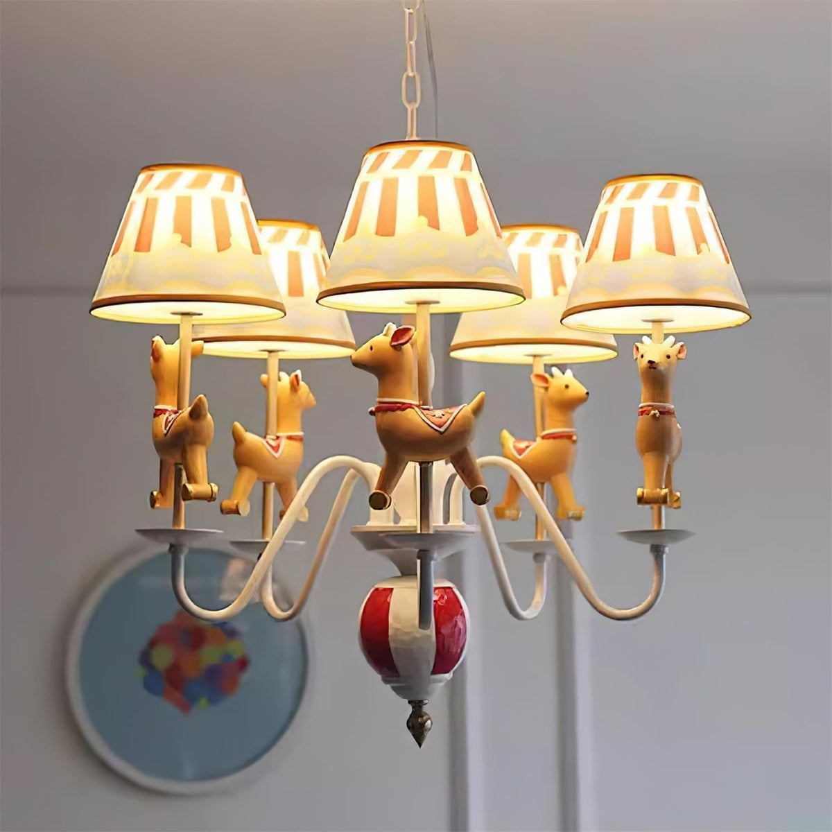 Lustre carrousel Delfio — Disposition à 5 ampoules, diamètre de 67cm, hauteur réglable