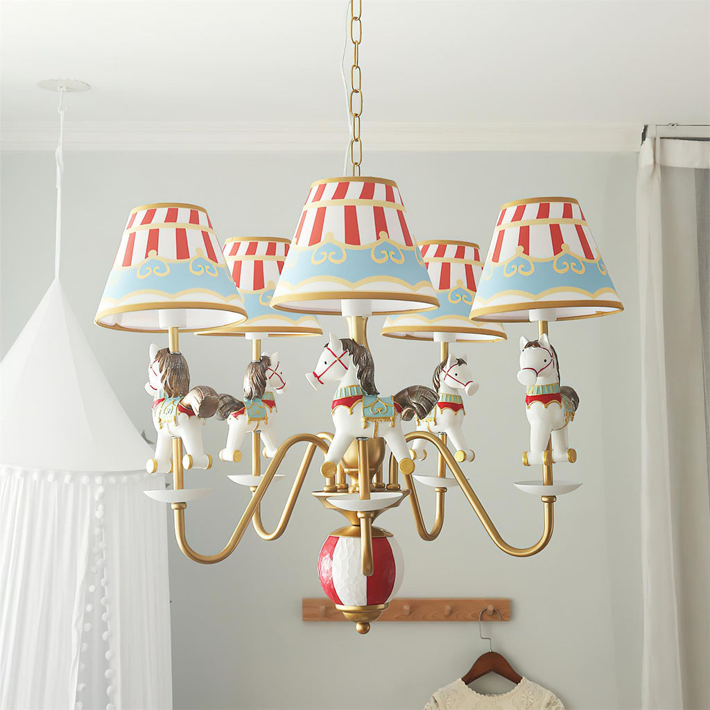 Lustre carrousel Delfio — Disposition à 5 ampoules, diamètre de 67cm, hauteur réglable