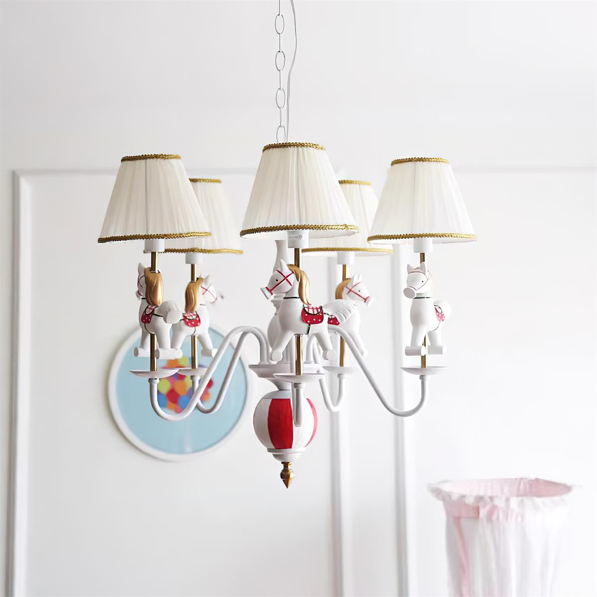Lustre carrousel Delfio — Disposition à 5 ampoules, diamètre de 67cm, hauteur réglable