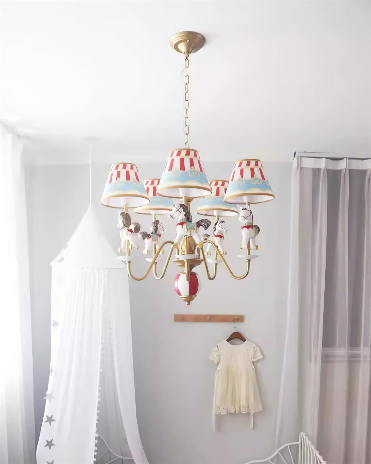 Lustre carrousel Delfio — Disposition à 5 ampoules, diamètre de 67cm, hauteur réglable