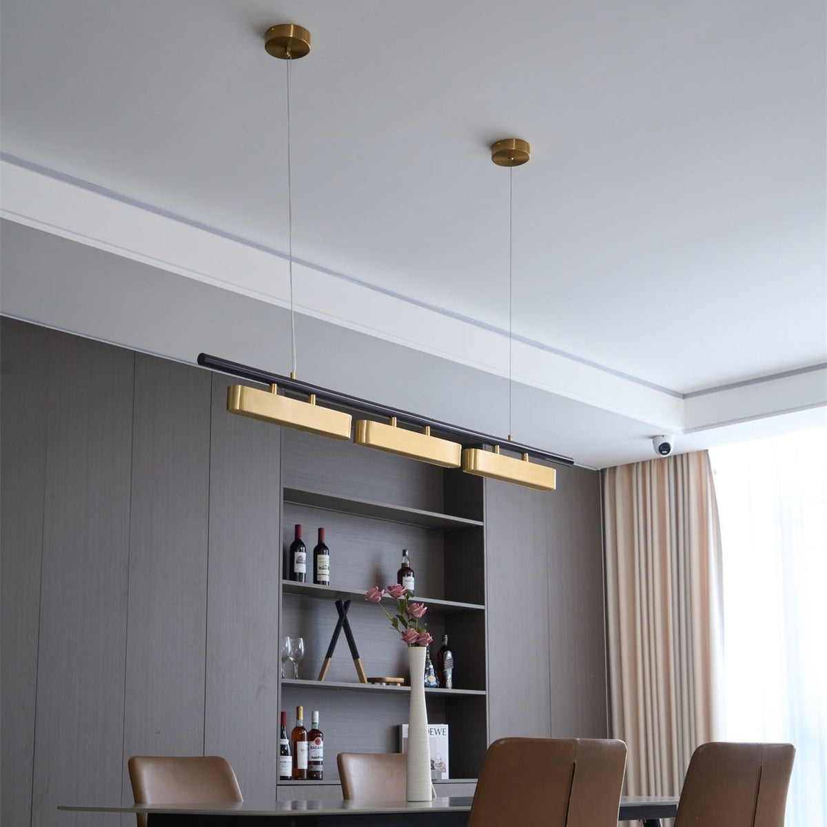 Lampada a sospensione da soffitto Elarain in ottone dalle linee essenziali