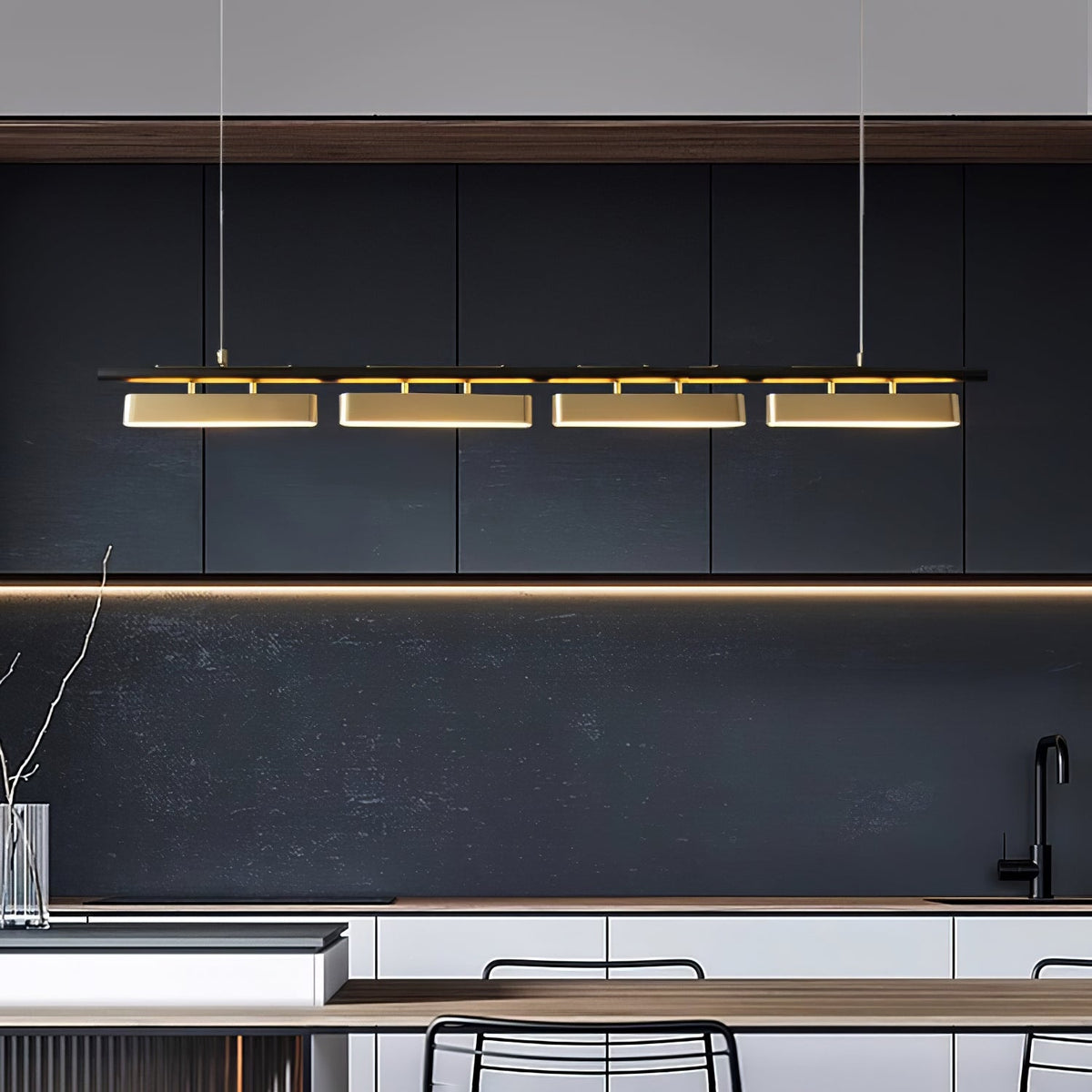 Lampada a sospensione da soffitto Elarain in ottone dalle linee essenziali