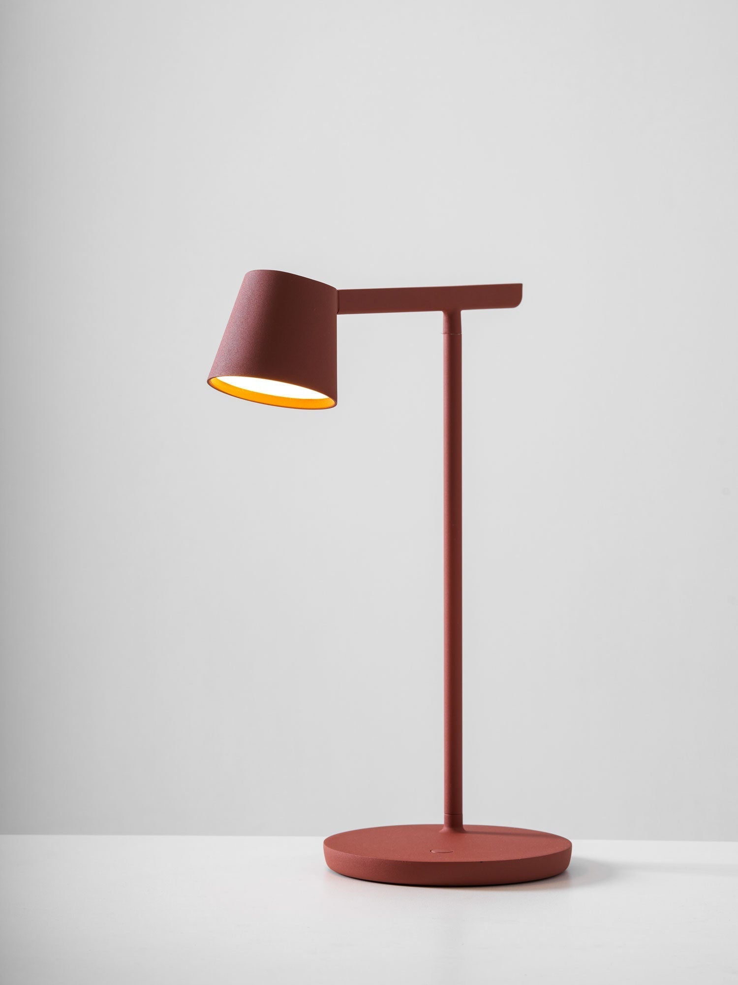 Kärnbordslampa — kompakt modern profil