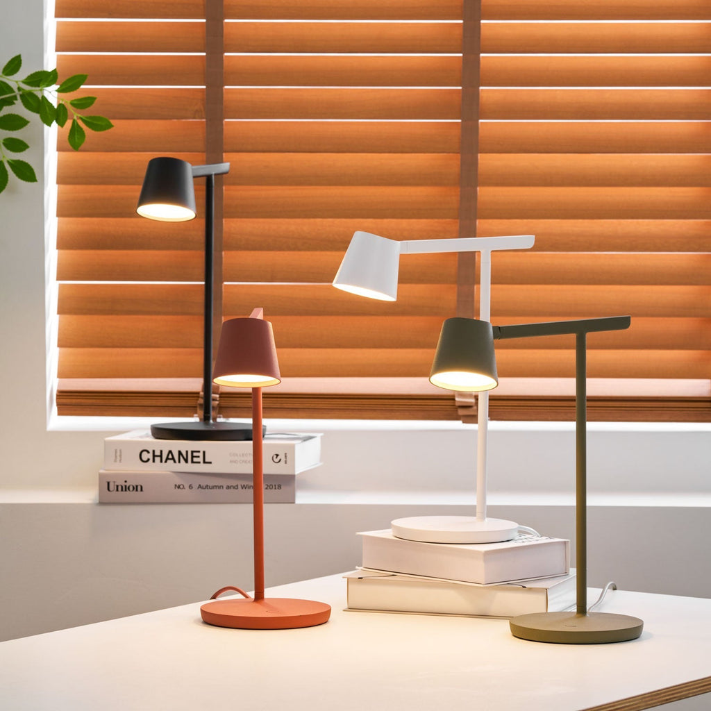 Kärnbordslampa — kompakt modern profil