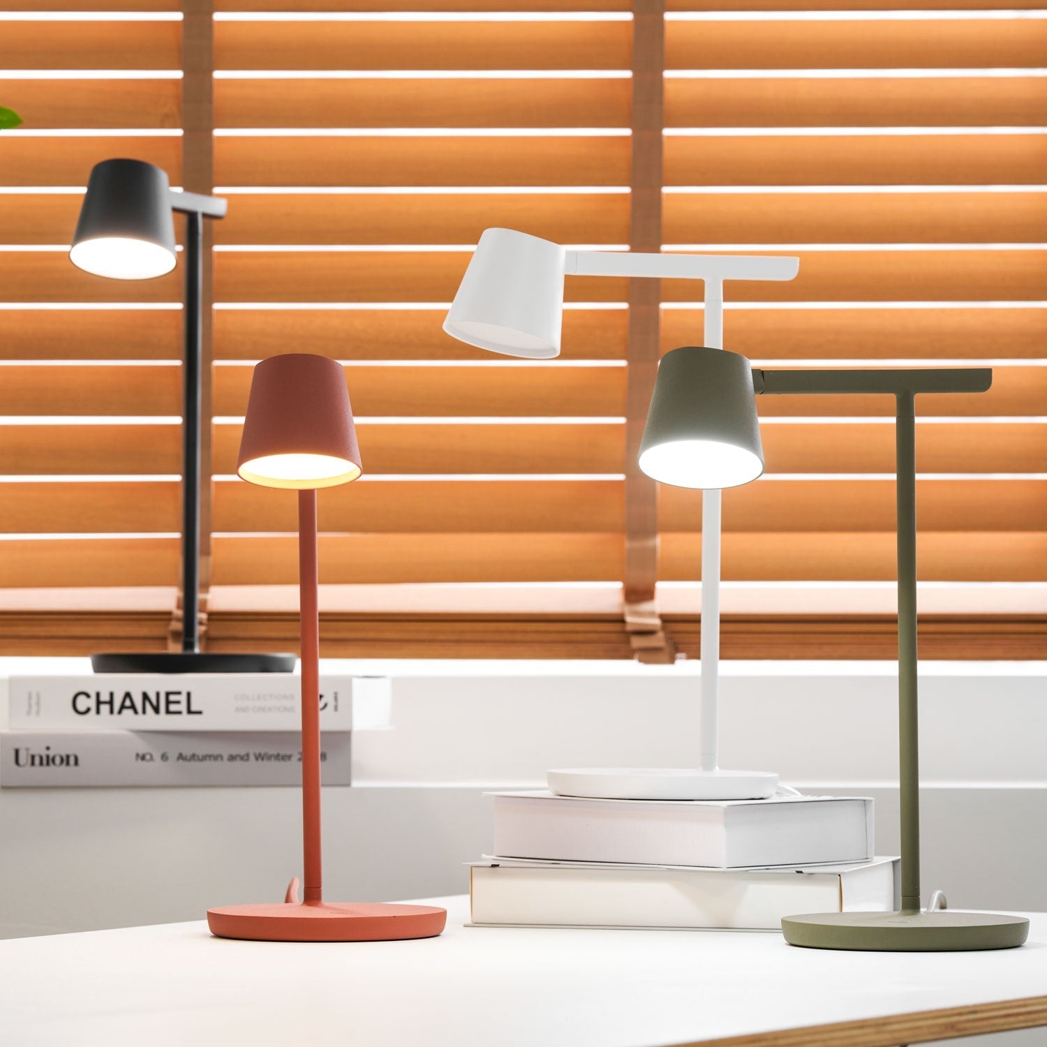 Kärnbordslampa — kompakt modern profil