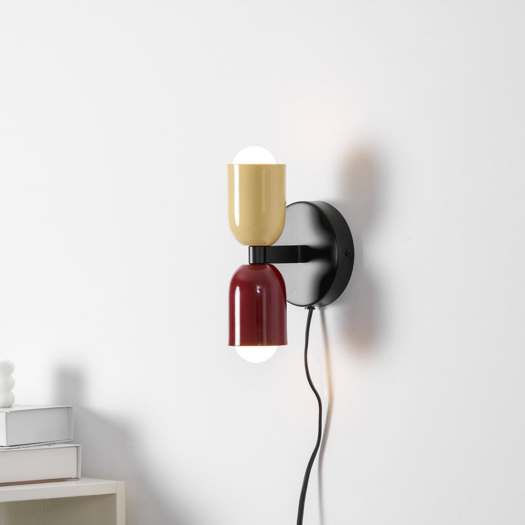 Nástěnné svítidlo Couleur Double Plug In — svítí nahoru i dolů, vodorovná nebo svislá montáž