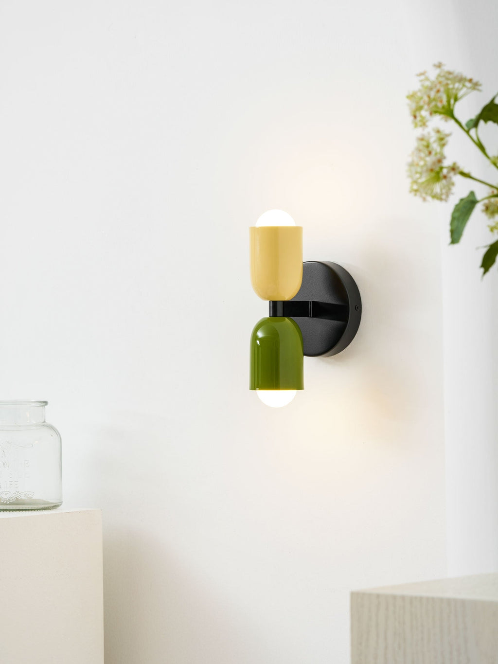 مصباح حائط مزدوج بلونين — إضاءة مزدوجة لأعلى ولأسفل