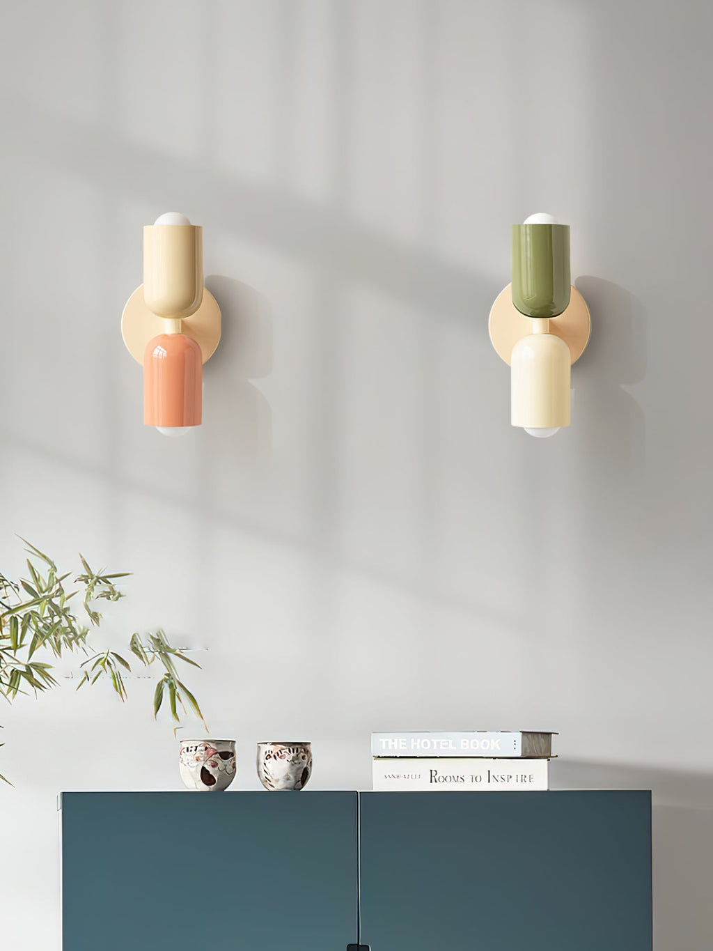 Nástěnné svítidlo Couleur Double Plug In — svítí nahoru i dolů, vodorovná nebo svislá montáž