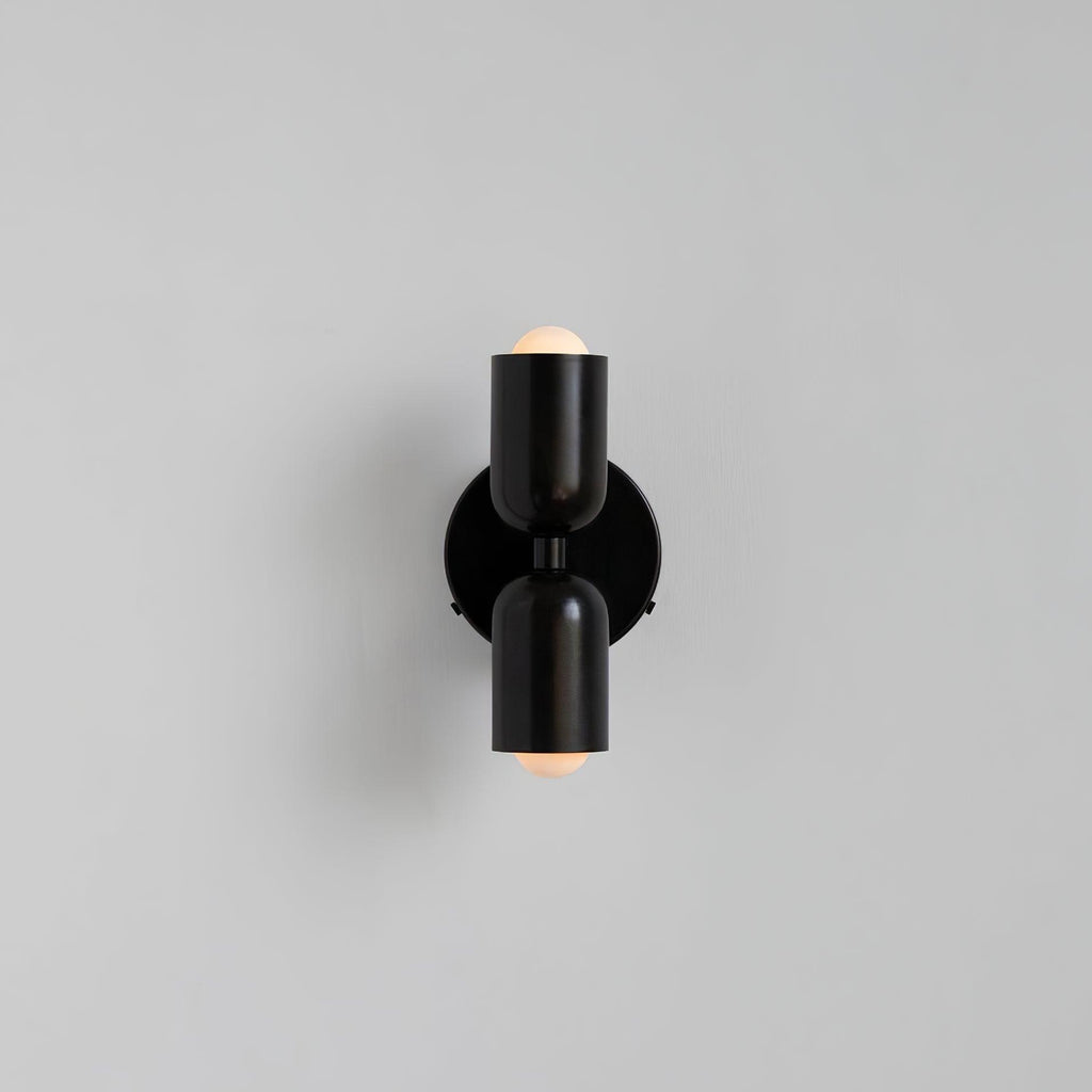 Nástěnné svítidlo Couleur Double Plug In — svítí nahoru i dolů, vodorovná nebo svislá montáž