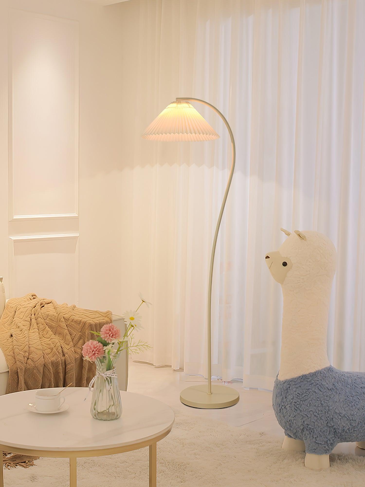 Crescini weiche, plissierte Stehlampe