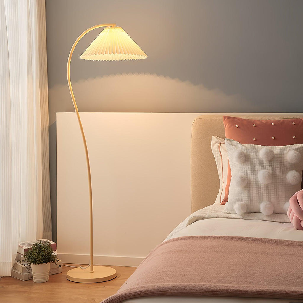 Crescini weiche, plissierte Stehlampe