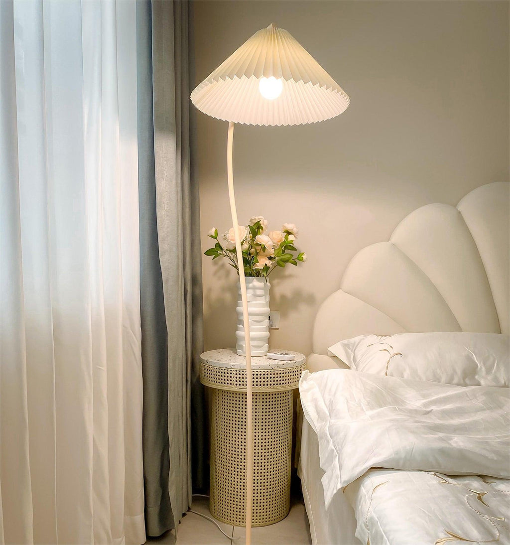 Crescini weiche, plissierte Stehlampe