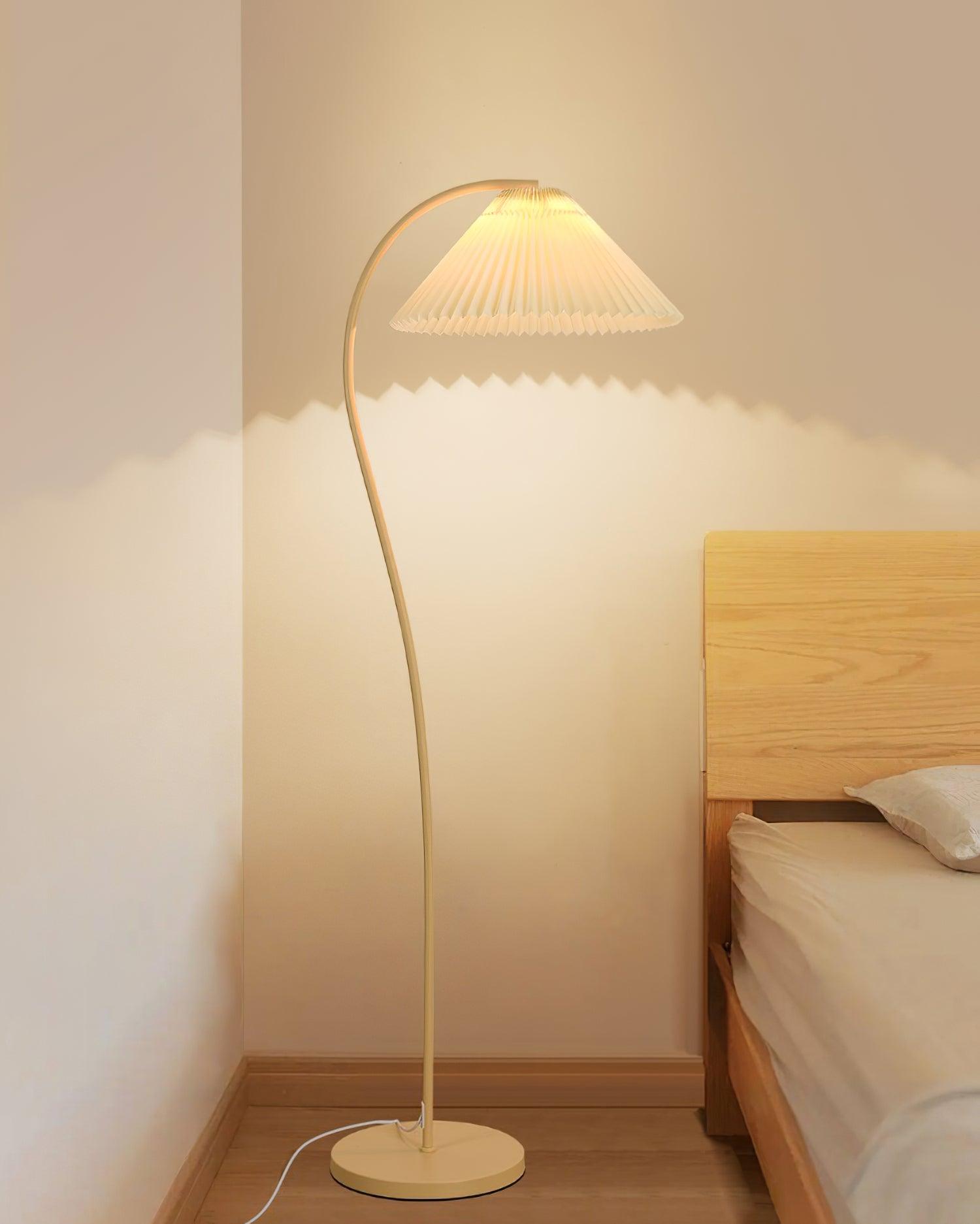 Crescini weiche, plissierte Stehlampe