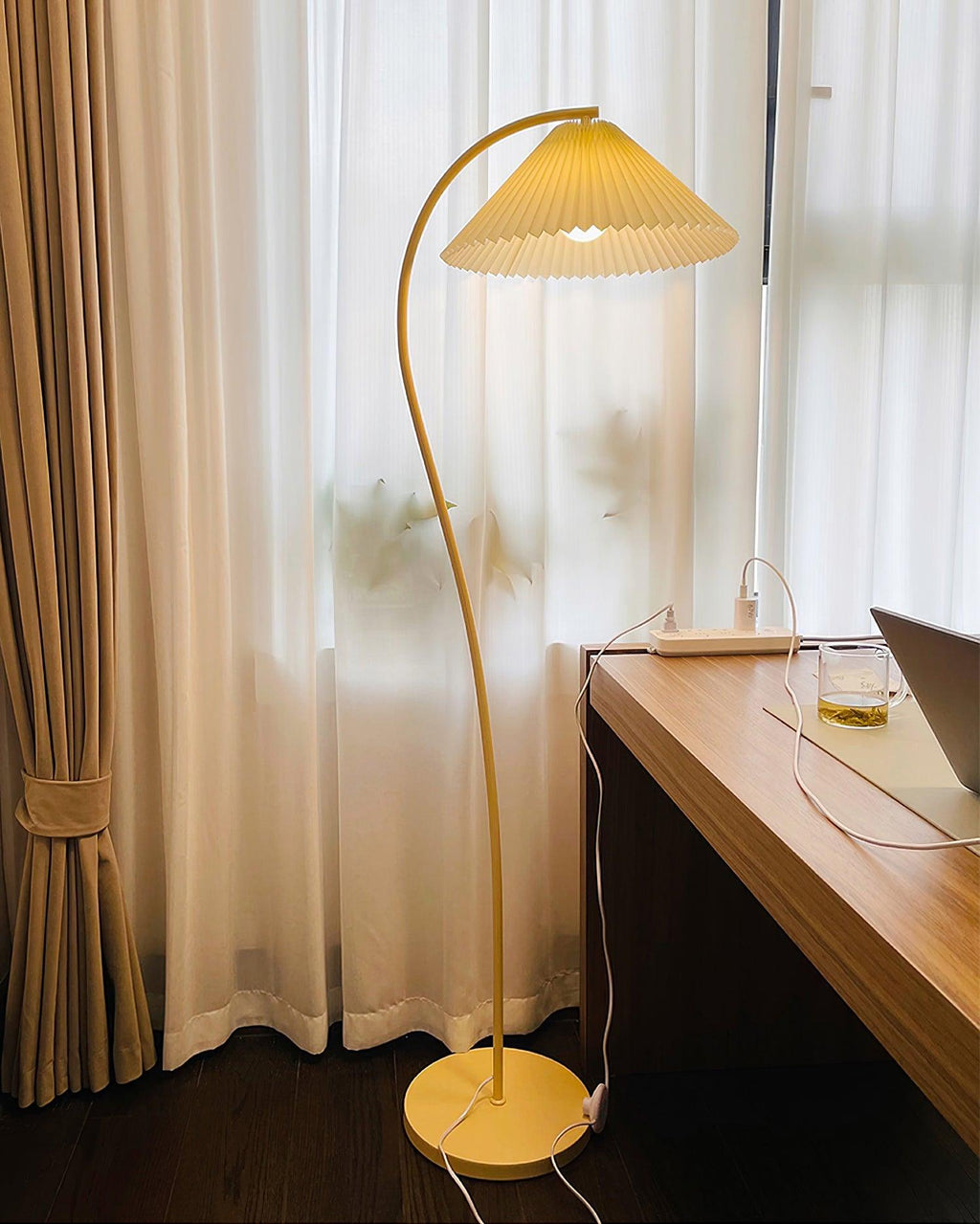 Crescini weiche, plissierte Stehlampe