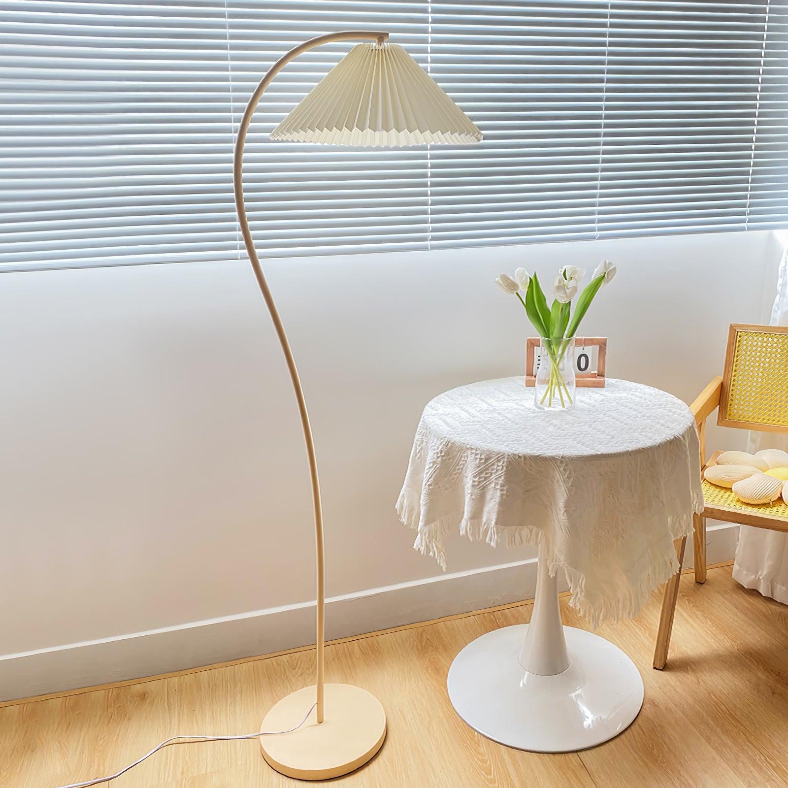 Crescini weiche, plissierte Stehlampe