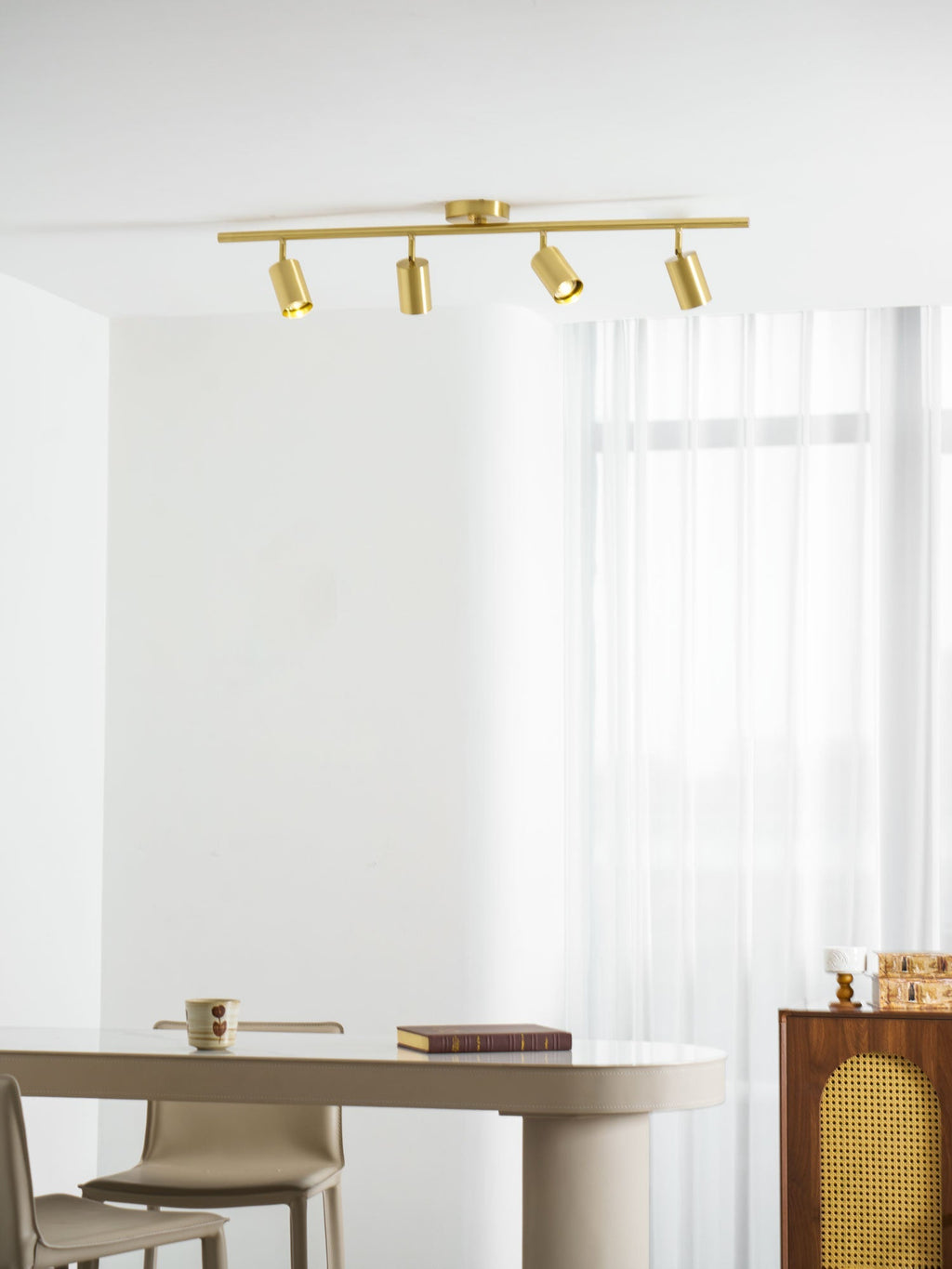Lampada da soffitto cilindrica in ottone — lunghezza della sospensione regolabile