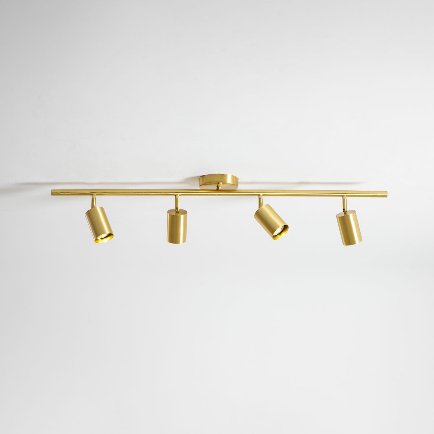 Lampada da soffitto cilindrica in ottone — lunghezza della sospensione regolabile
