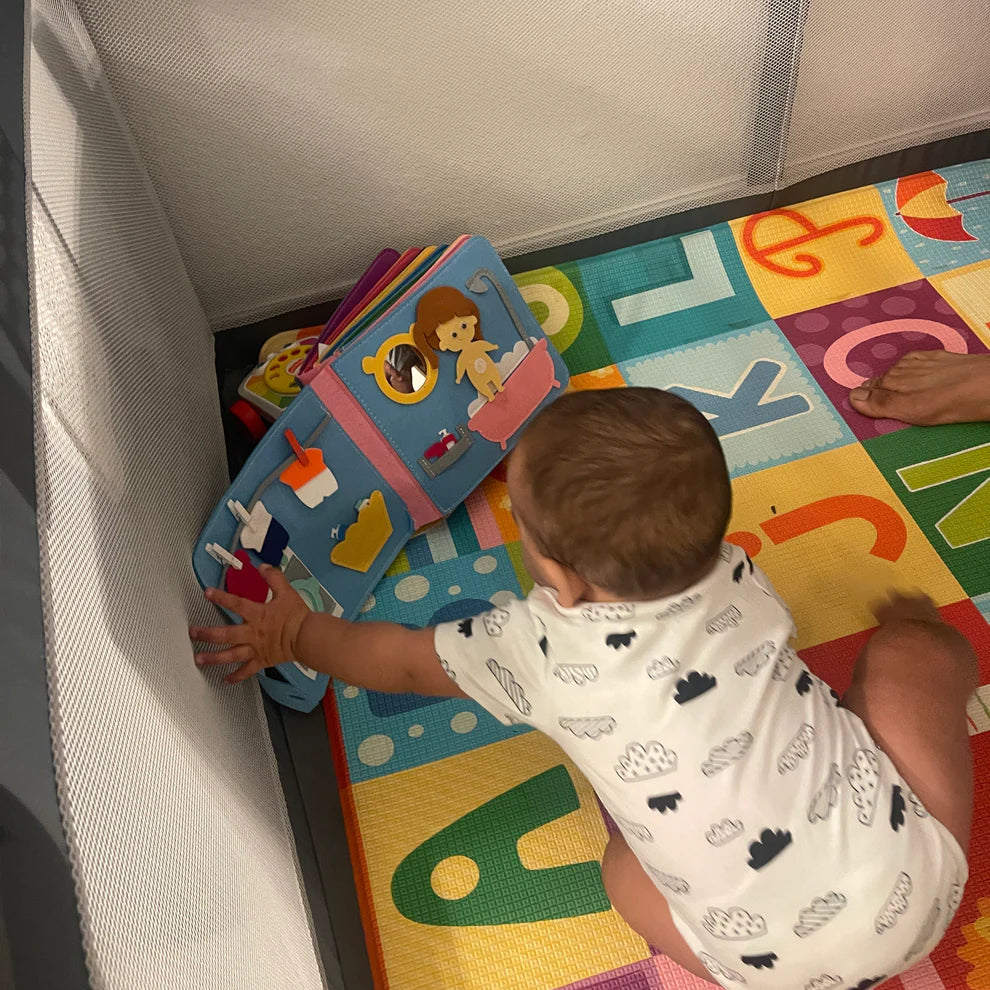 ワンダーラーン™ 洗えるモンテッソーリ 3D ストーリービジーボード