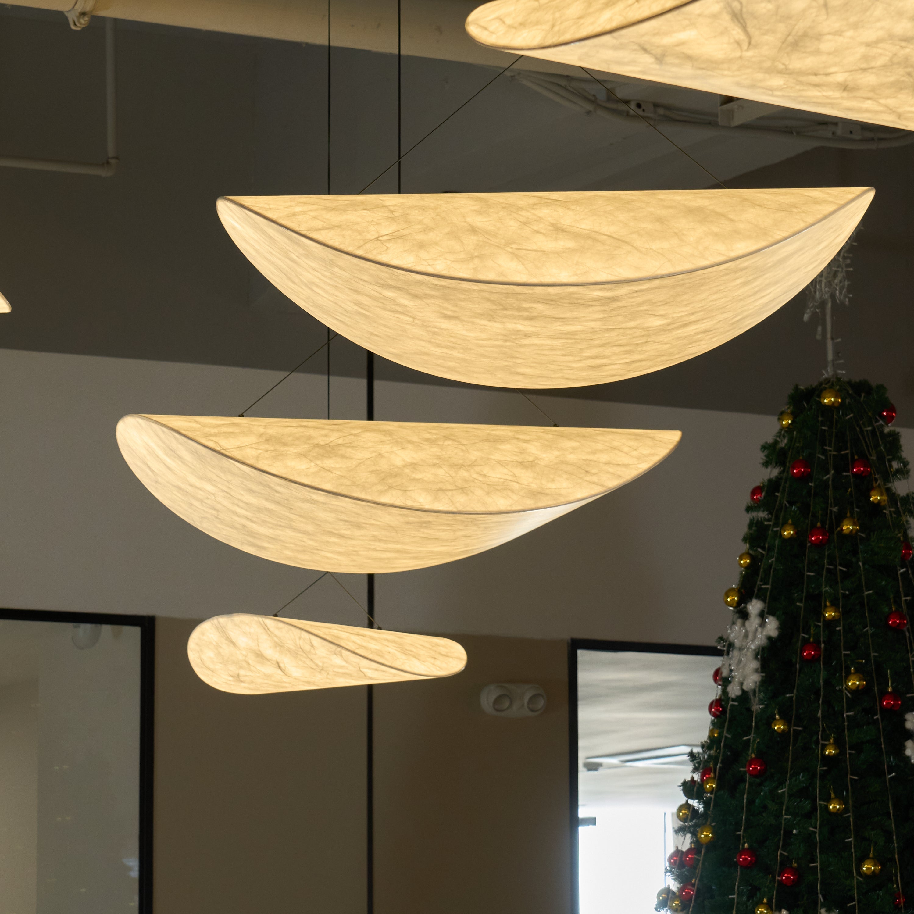 Tense Sculptural Pendant Light — Floating Silhouette & Multi Head Cluster Configuration