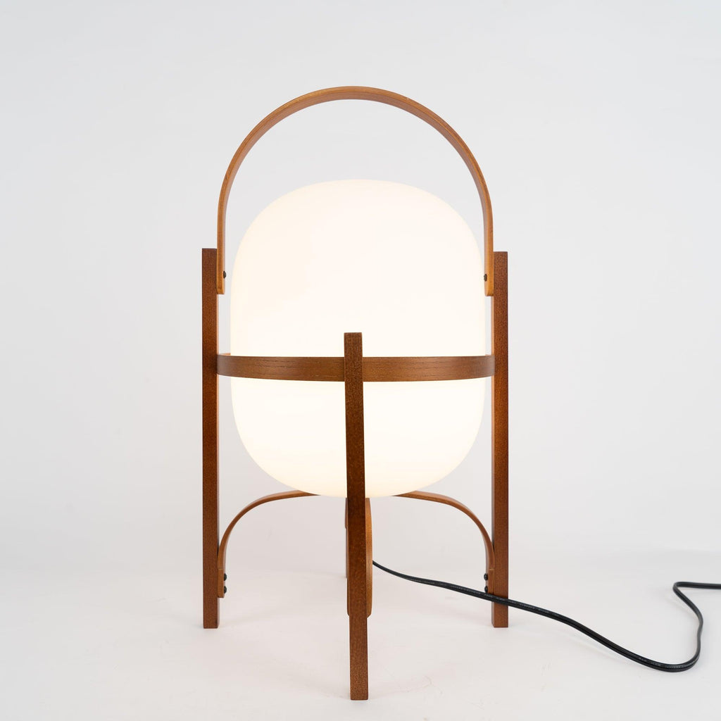 Przenośna szklana lampa stołowa — tradycyjny kształt latarni