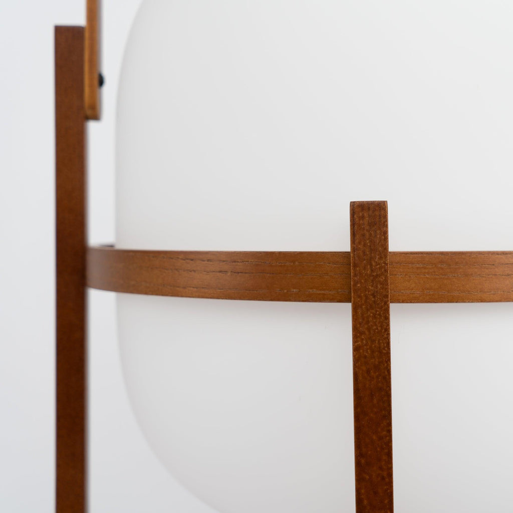 Przenośna szklana lampa stołowa — tradycyjny kształt latarni