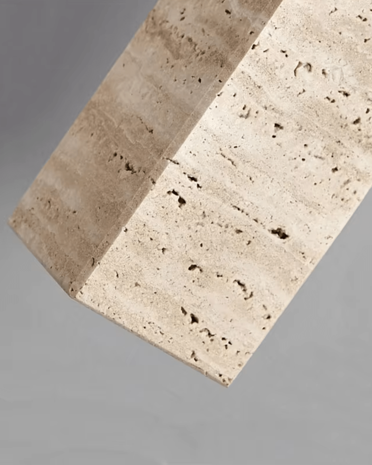 מנורת תלייה קורווינוסטון עם אהיל במרקם אבן