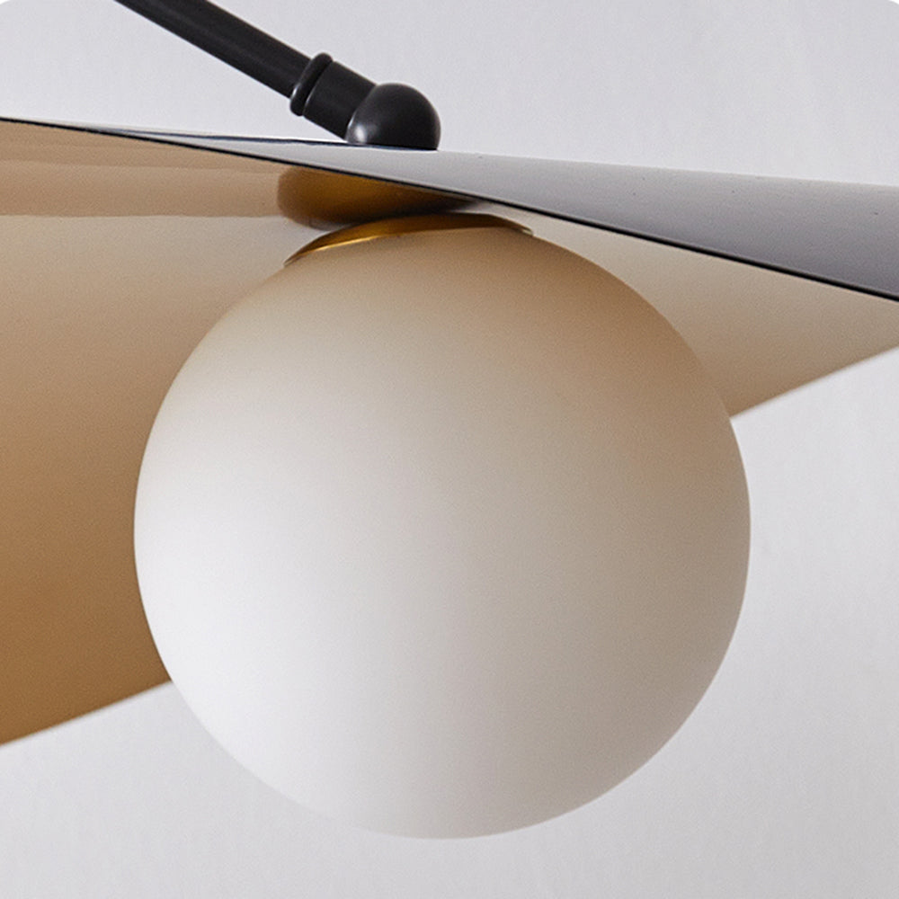 Suspension métallique Arisha — Design minimaliste en forme de feuille de lotus, noir/or, ampoule LED incluse