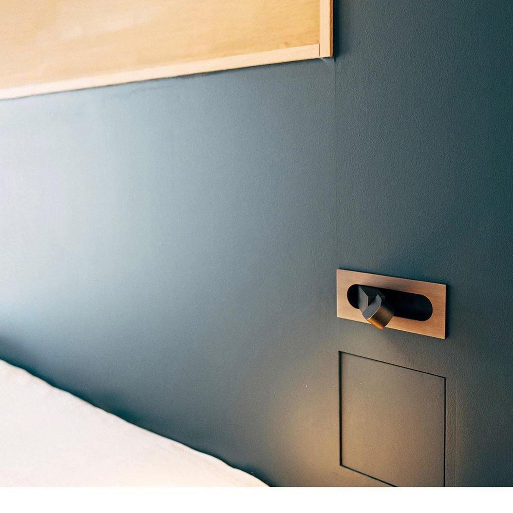 Lampada da lettura LED moderna da comodino — Interruttore a pressione nascosto