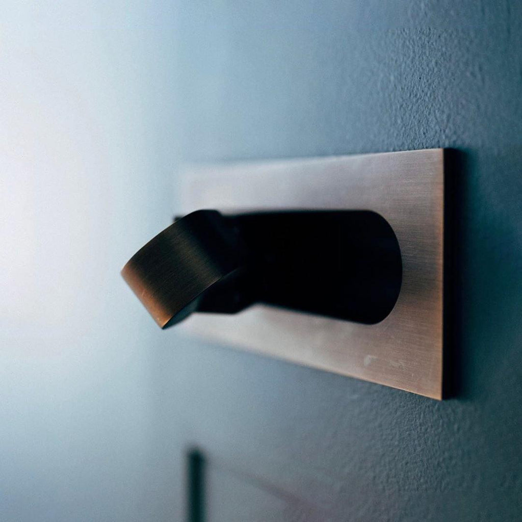 Lampada da lettura LED moderna da comodino — Interruttore a pressione nascosto