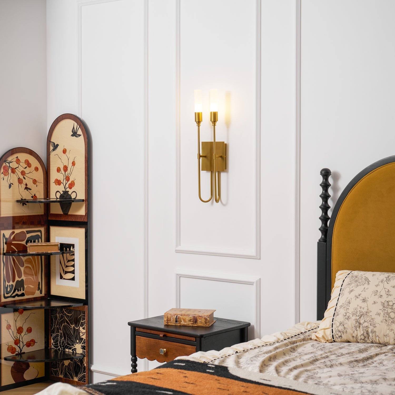 Nástěnné svítidlo s dvojitou šipkou — symetrický design se dvěma světly