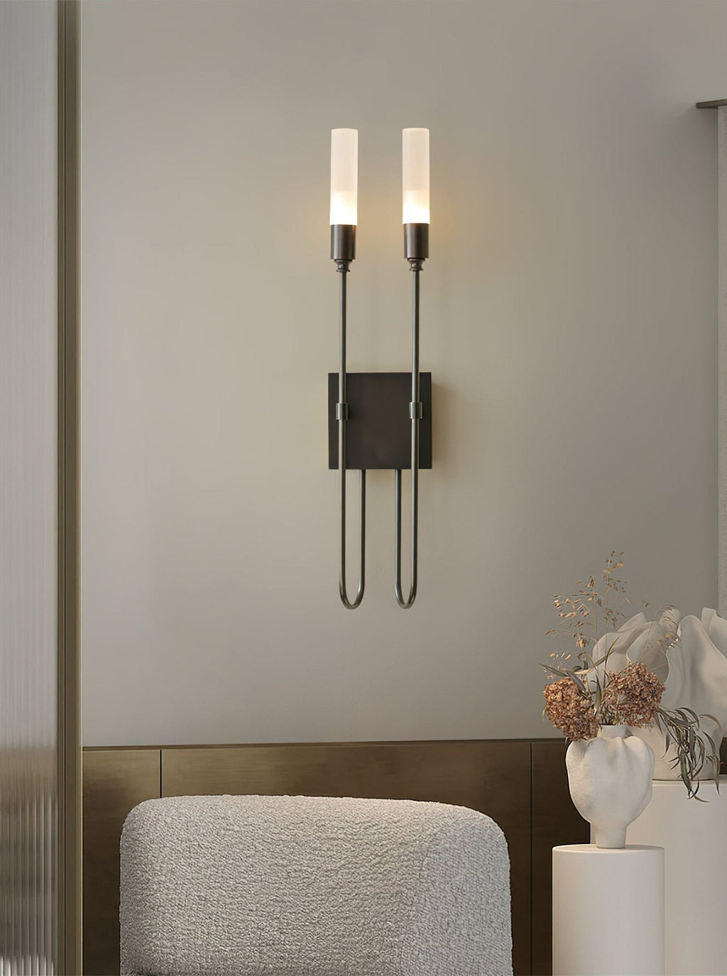 Nástěnné svítidlo s dvojitou šipkou — symetrický design se dvěma světly