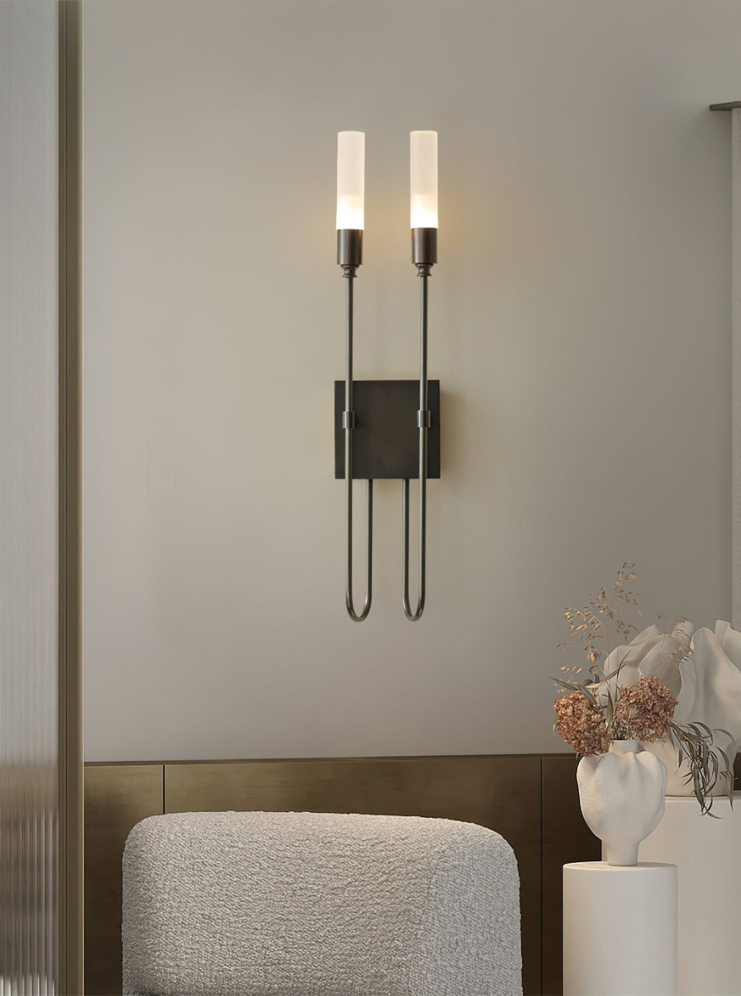 Nástěnné svítidlo s dvojitou šipkou — symetrický design se dvěma světly