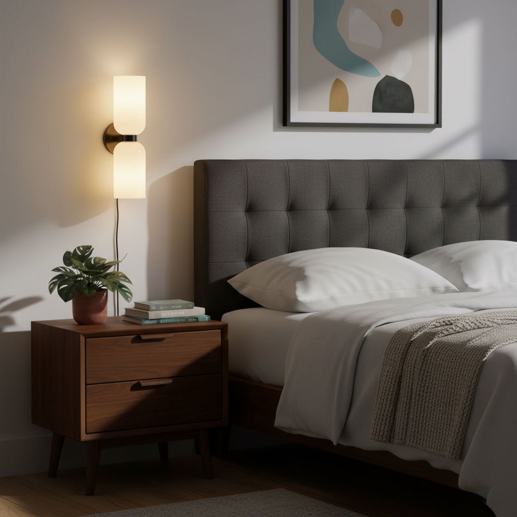 Edie vägglampa med stickpropp – överdimensionerad toppkolonndesign