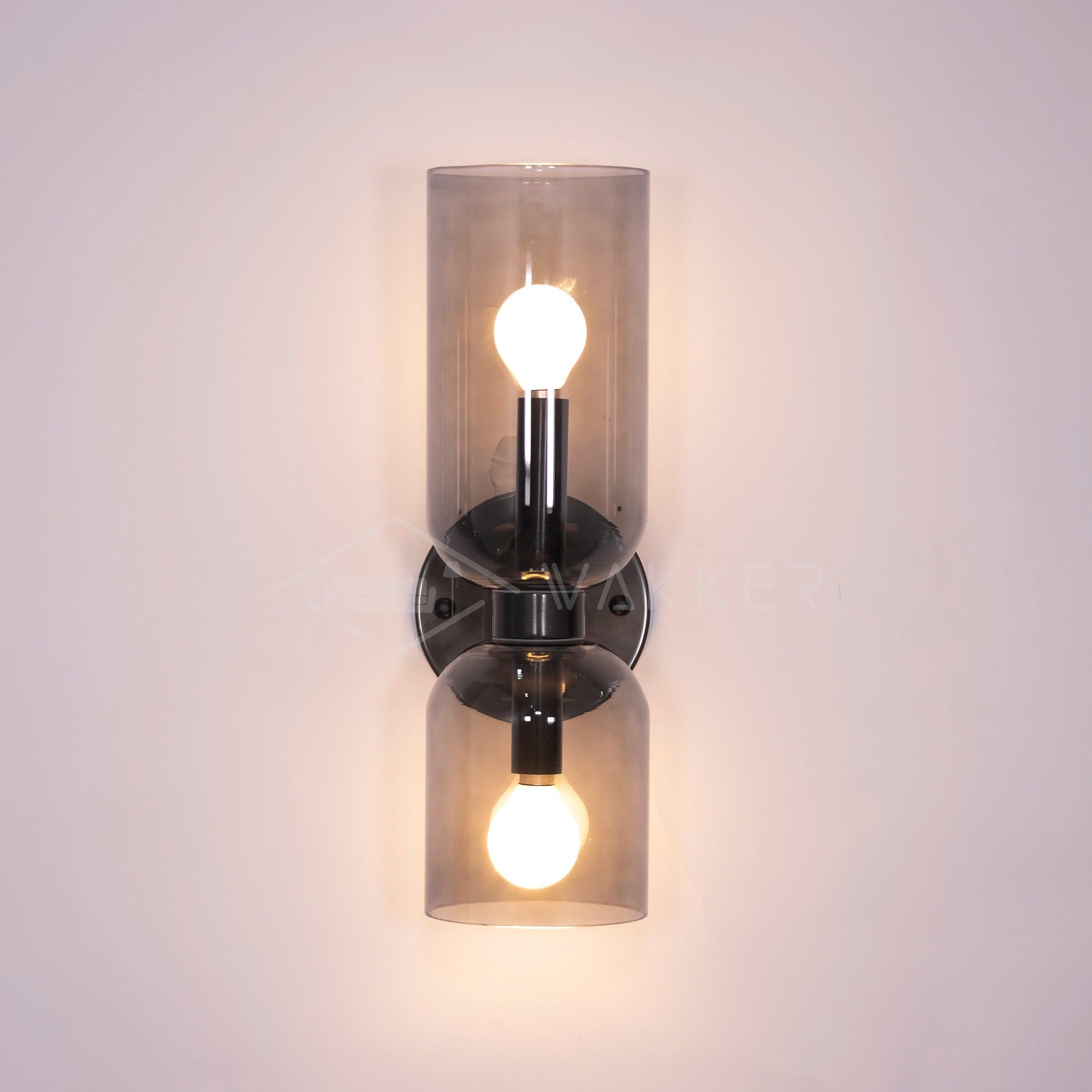 Edie moderne vegglampe – skulpturelt søyledesign, varm belysning