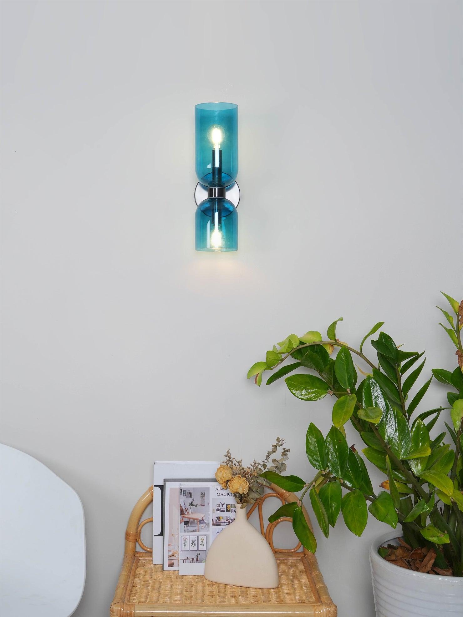 Edie moderne vegglampe – skulpturelt søyledesign, varm belysning