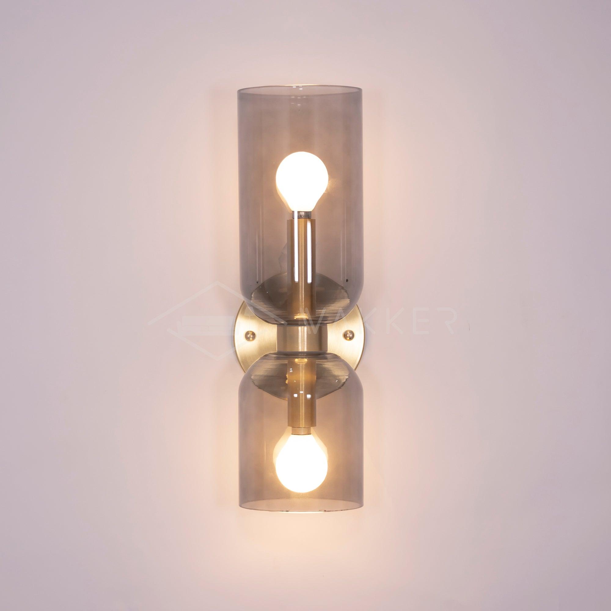 Edie moderne vegglampe – skulpturelt søyledesign, varm belysning