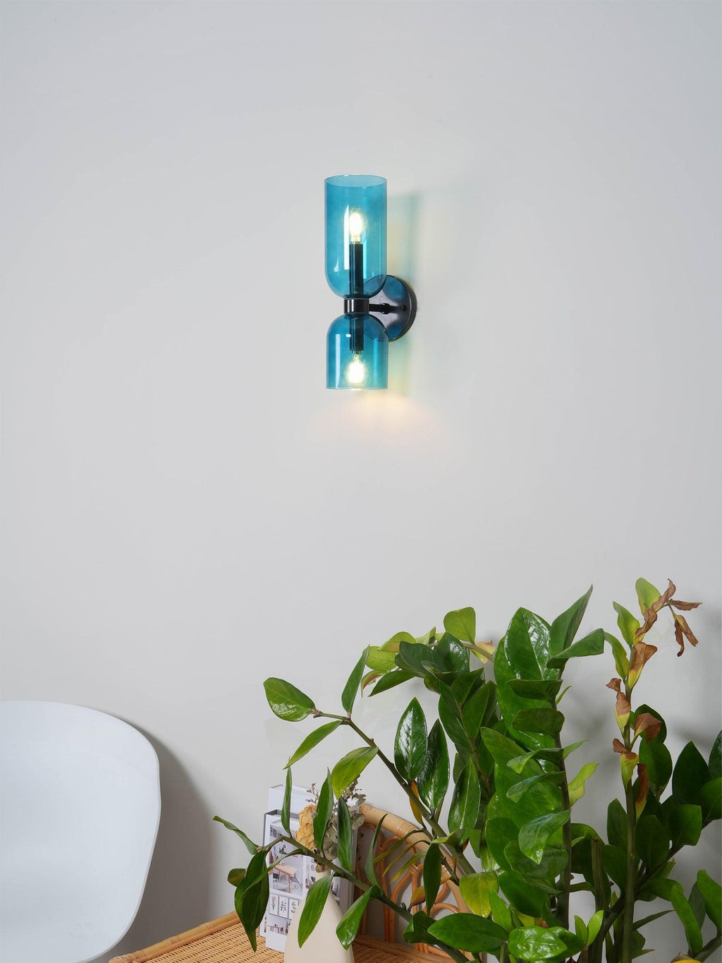 Edie moderne vegglampe – skulpturelt søyledesign, varm belysning