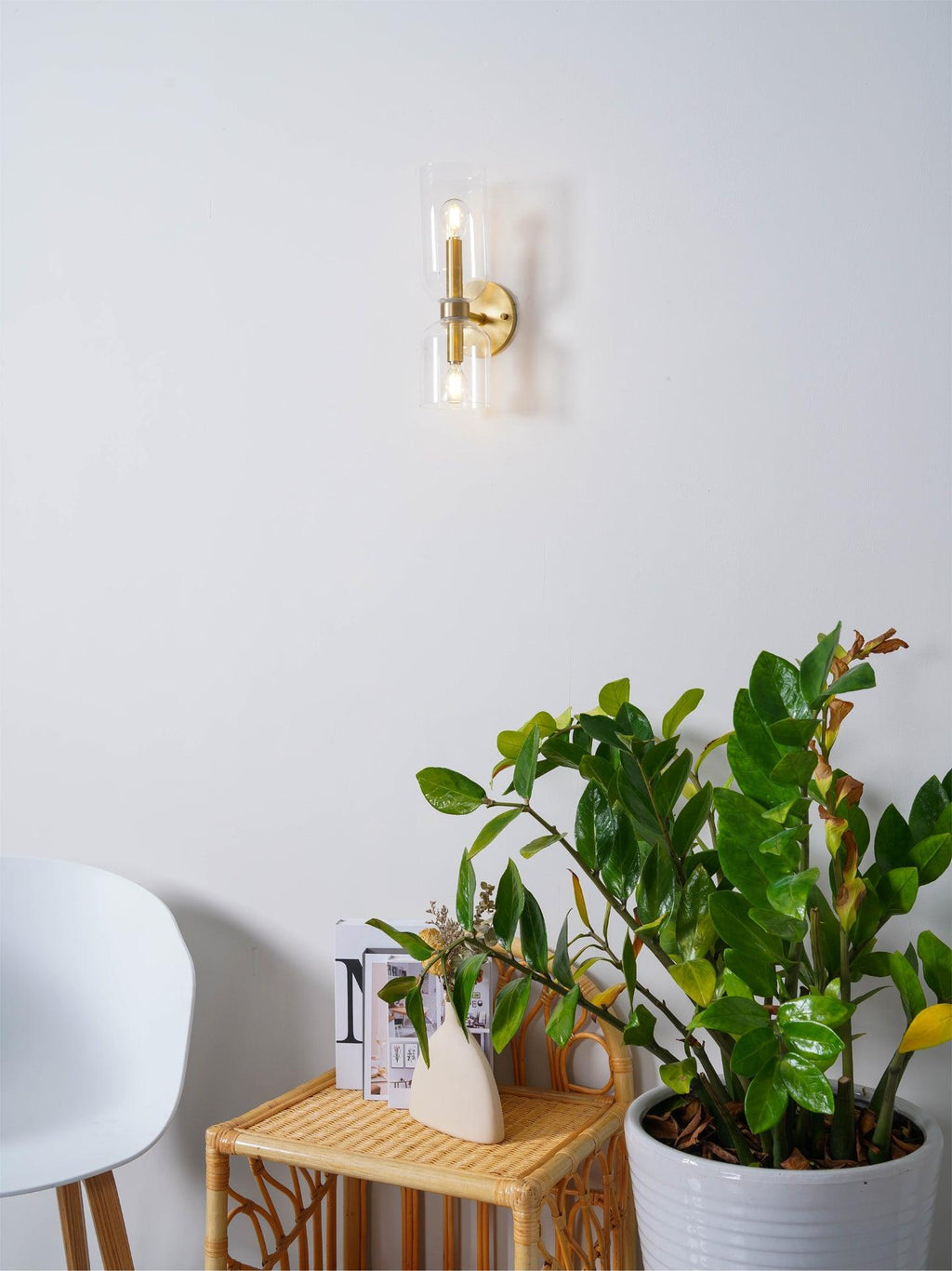 Edie moderne vegglampe – skulpturelt søyledesign, varm belysning