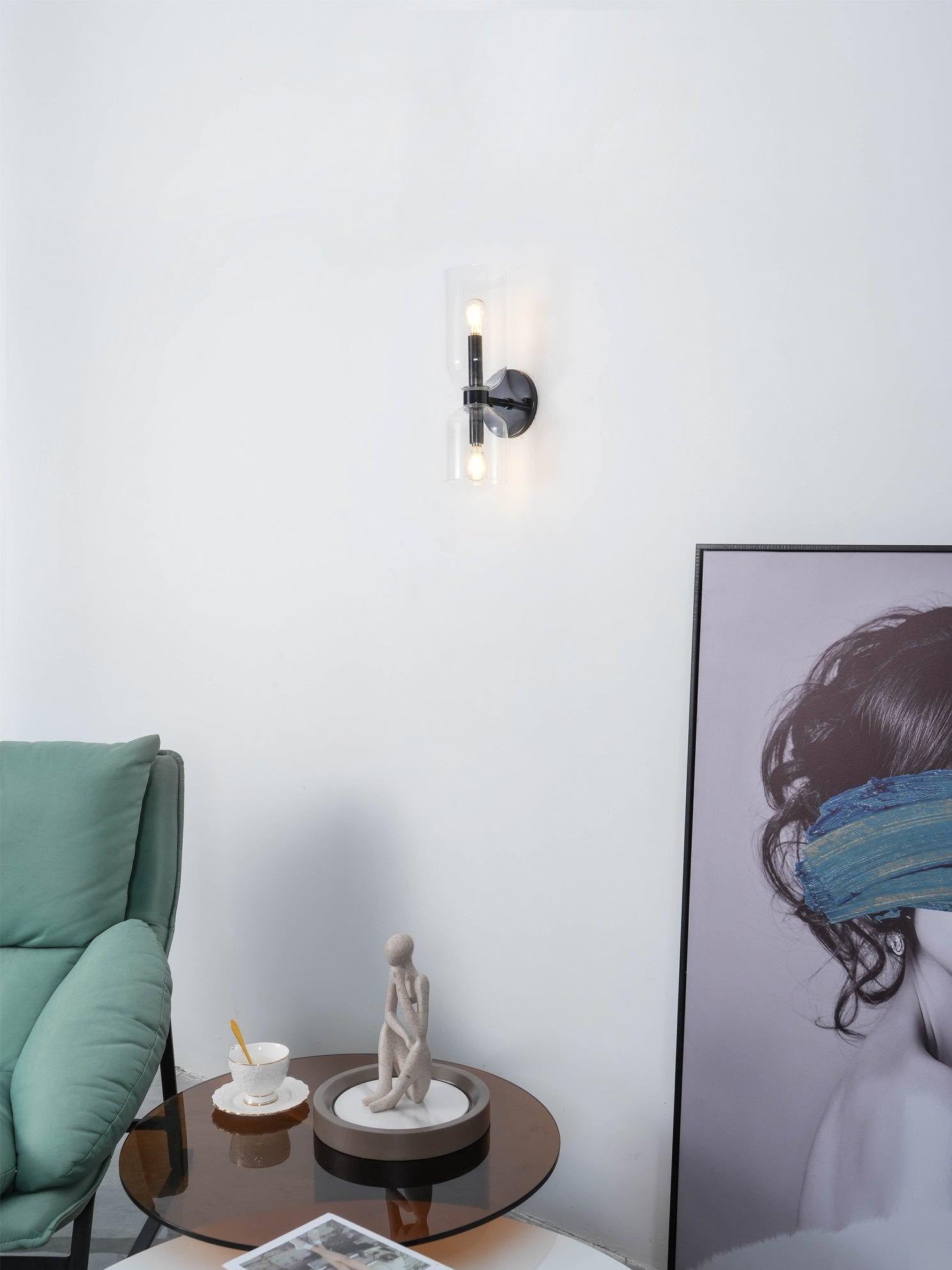 Edie moderne vegglampe – skulpturelt søyledesign, varm belysning