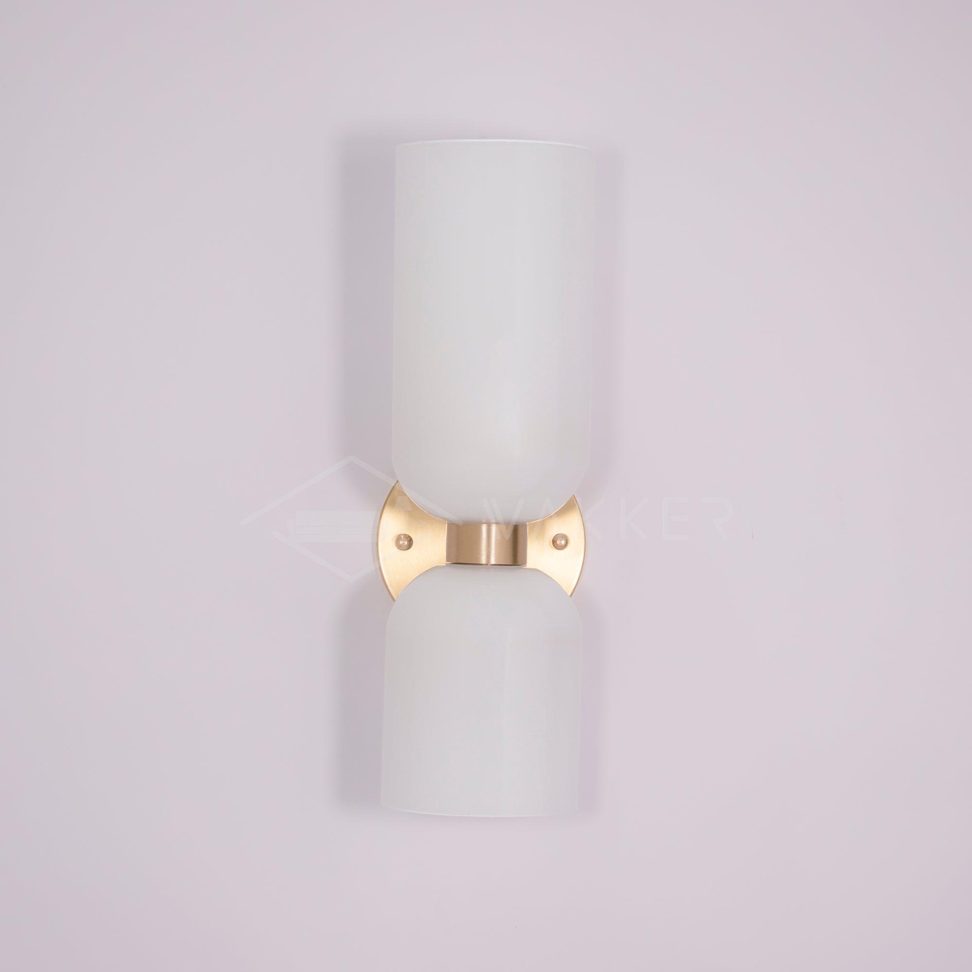 Edie moderne vegglampe – skulpturelt søyledesign, varm belysning