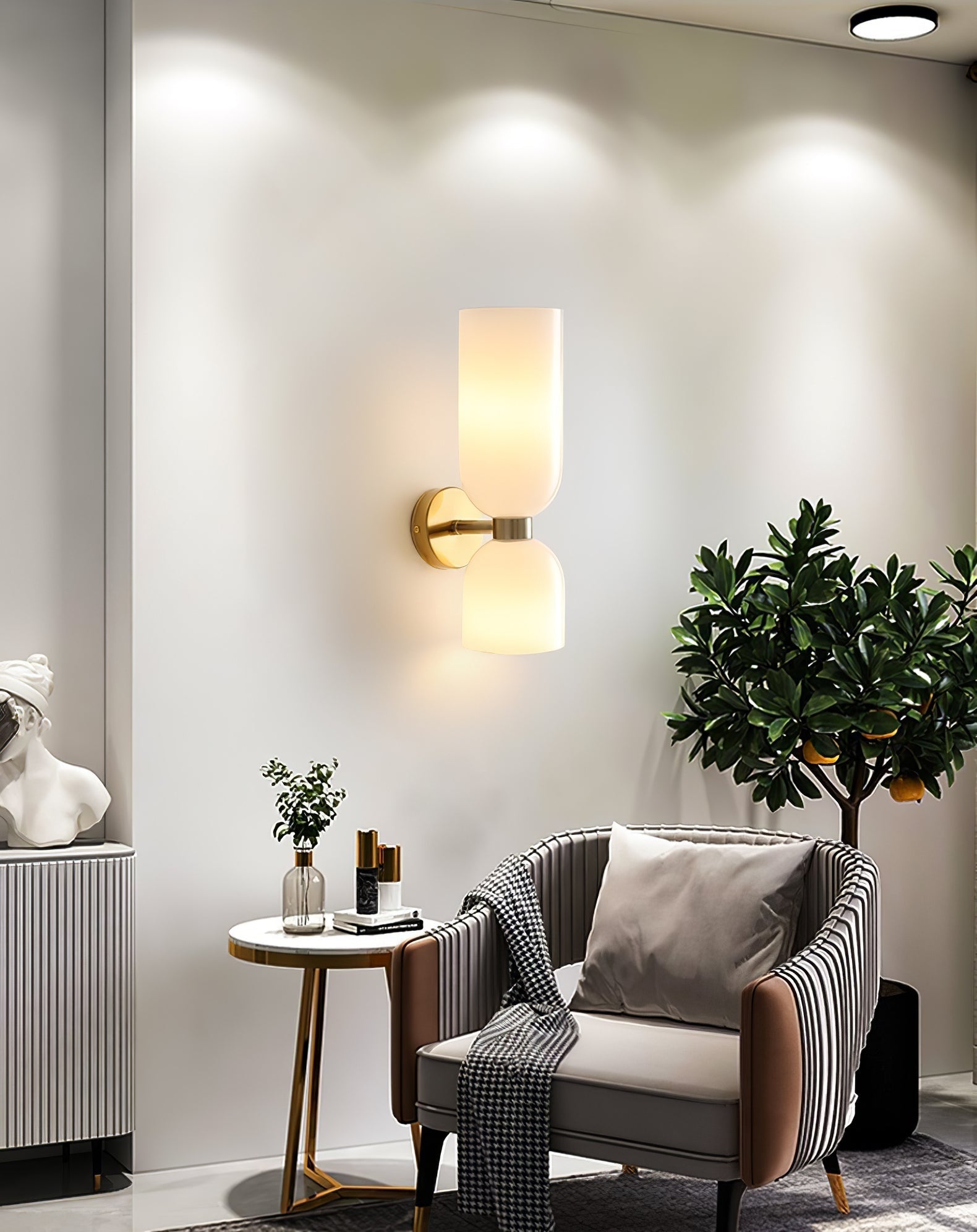Edie moderne vegglampe – skulpturelt søyledesign, varm belysning