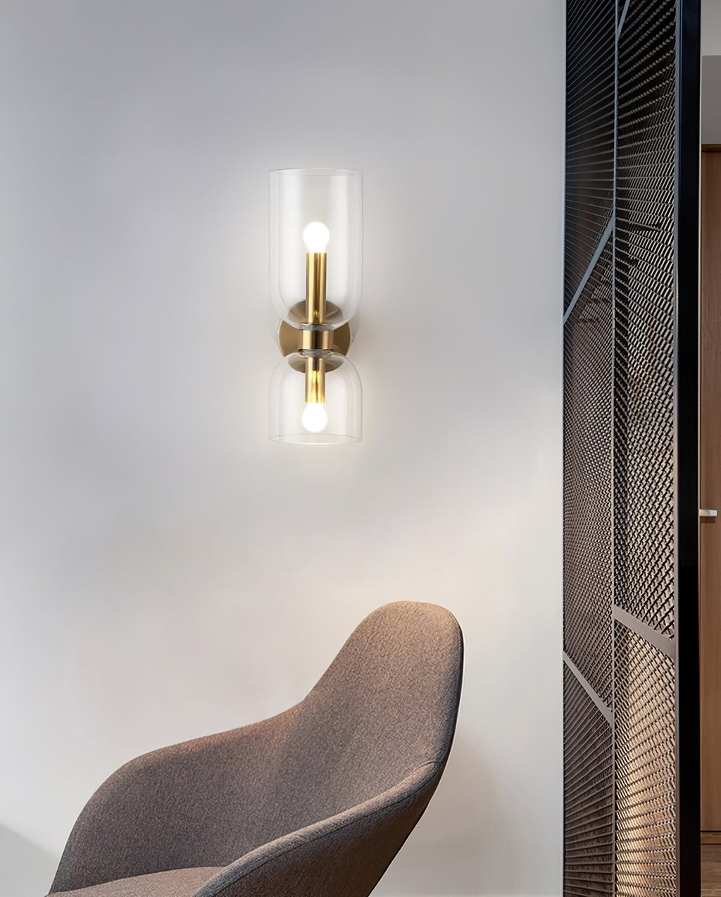 Edie moderne vegglampe – skulpturelt søyledesign, varm belysning