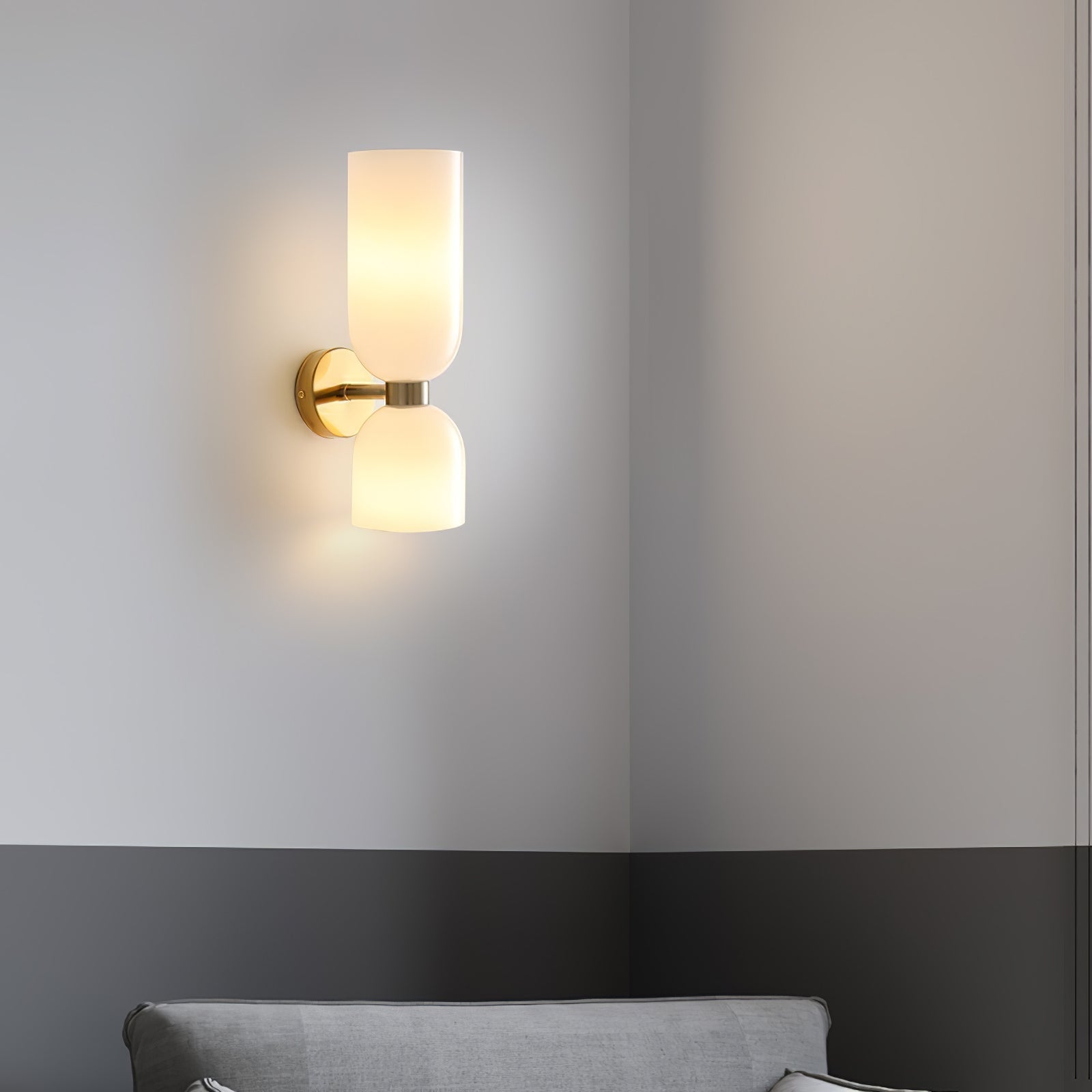 Edie moderne vegglampe – skulpturelt søyledesign, varm belysning